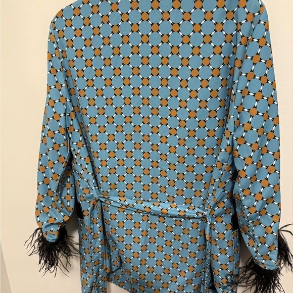 YMHY Blue/Tan Patterned Women's Lounge Wear with Black Ostrich Trimmed Cuffs. - Picture 2 of 8